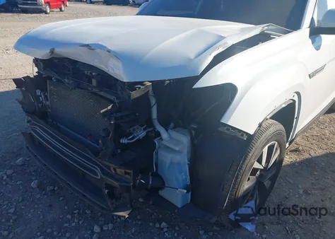 2021 Volkswagen Atlas Cross Sport 2.0T Se z USA, uszkodzony, nr VIN 1V2DC2CA2MC232711